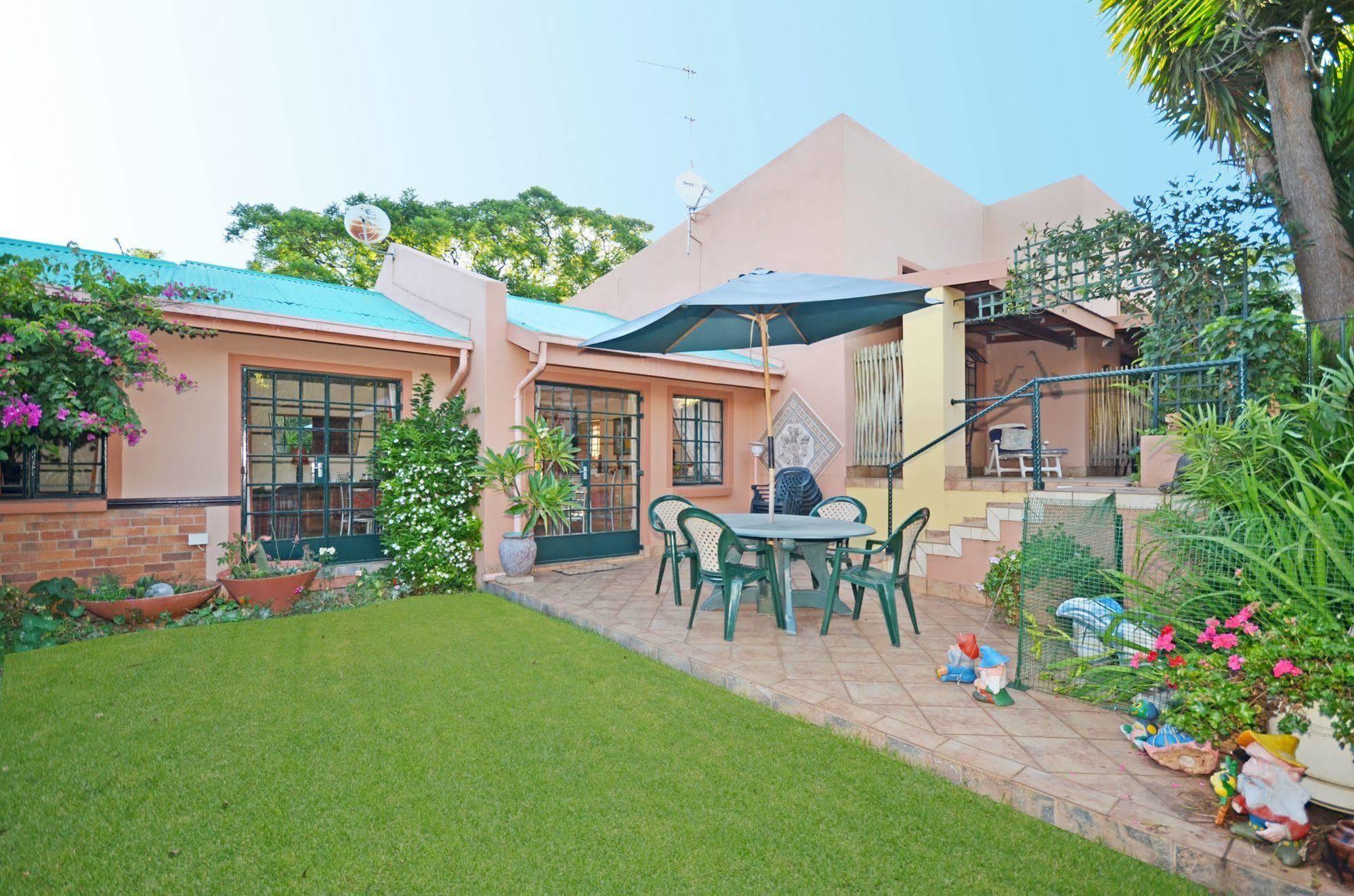 Cherry Tree Cottage B&B Linden Johannesburg Esterno foto